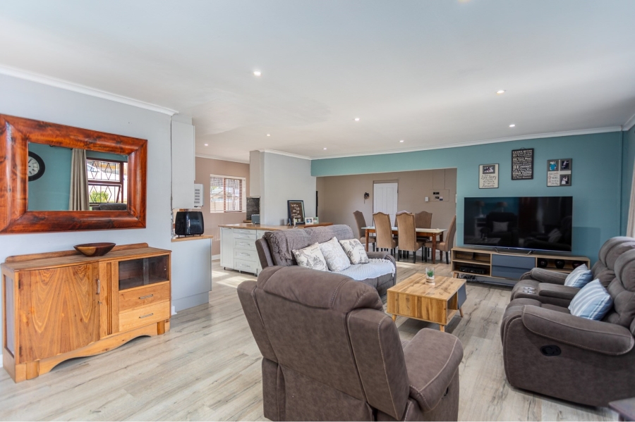 3 Bedroom Property for Sale in Protea Heights Western Cape